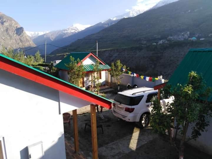 Flying Monk Huts & Restaurant Kyelang Exterior foto